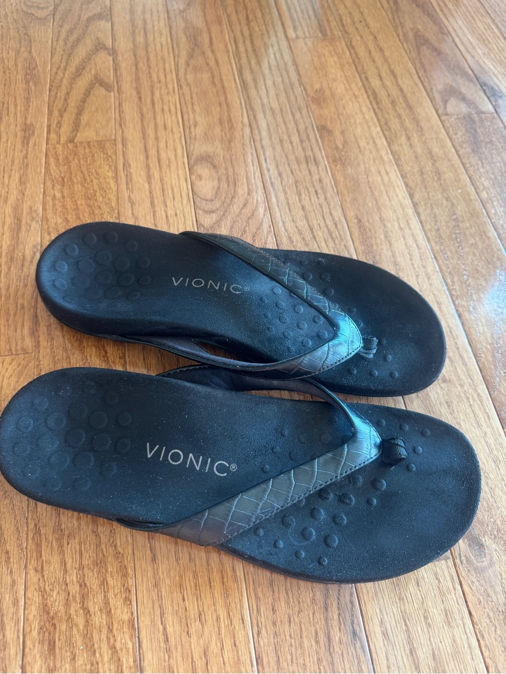 Vionic Black Thong Sandals size 8